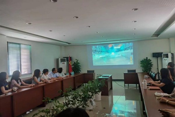 集中观看《生命重于泰山》专题片.jpg 集中观看《生命重于泰山》专题片.jpg